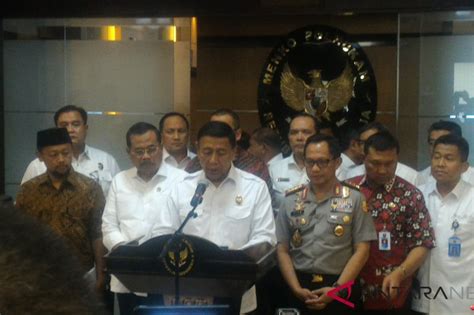 Polri Dan Kejaksaan Menangani Kasus Pembakaran Bendera Berkalimat