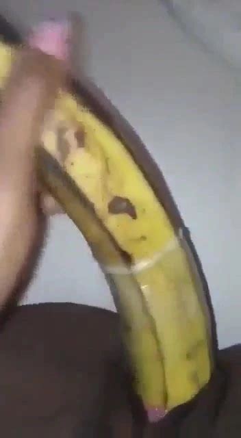Amateur Freundin Fickt Eine Banane Und Squirtet Xhamster