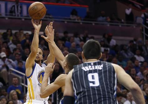 Stephen Curry Breaks Record For Three-Pointers Scored In Consecutive ...