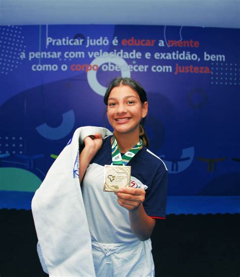 Estudante Pernambucana Conquista Medalha De Ouro No Campeonato