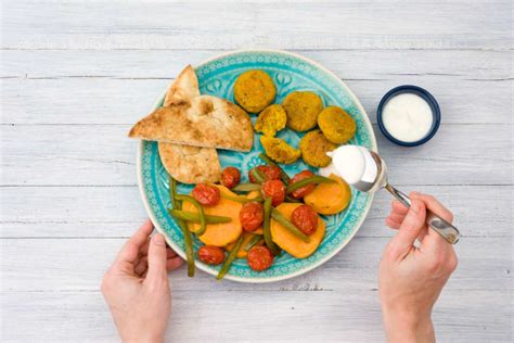 Geroosterde Groenten Met Baharat Falafelballetjes En Naanbrood Recept