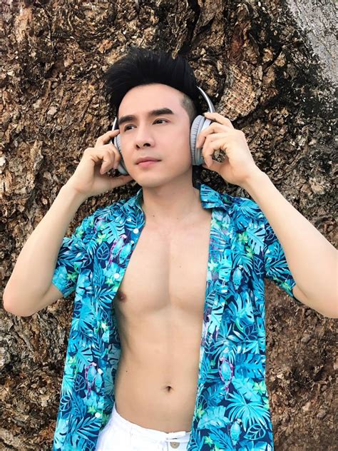 Đan Trường khoe body cực hot ở tuổi 45 nhìn lên gương mặt lại càng