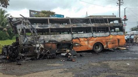 Bus Catches Fire బస్సులో చెలరేగిన మంటలు 13 మంది మృతి మరో 17 మందికి
