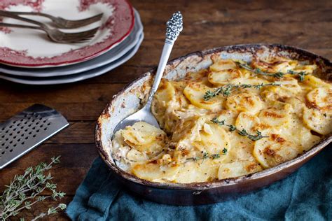 Gratin de pommes de terre fromage suisse et bacon Québon