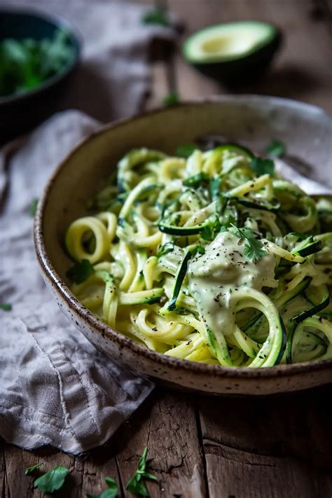 Zucchini Nudeln Mit Cashew Creme Ein Geschmackserlebnis