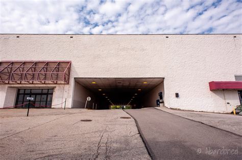 Parkway Center Mall Abandoned