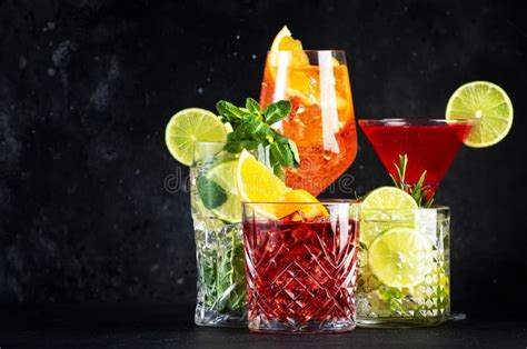 Most Popular Trendy Cocktails Set Aperol Spritz Negroni Mojito Gin