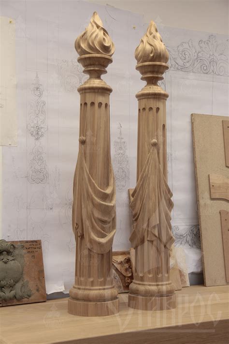 Резные столбы из дерева с каннелюрами и драпировкой. Декор для ...