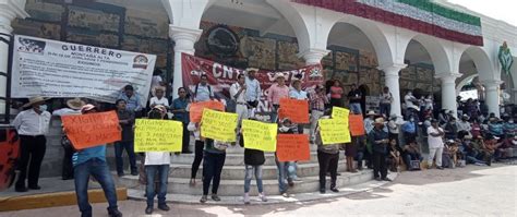 Marchan Unos Mil Maestros De La CETEG En Tlapa Exigen Justicia Por Los