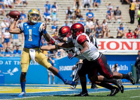 Gallery San Diego State Football Earns Historic 23 14 Victory Over Ucla Daily Bruin