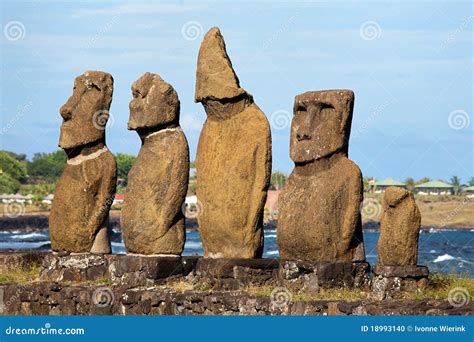 Moai All Isola Di Pasqua Fotografia Stock Immagine Di Polinesiano