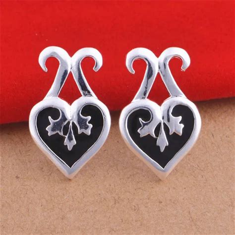 Korean Pop The Queen Of Spades Stud Earrings Black Enamel Heart Shaped