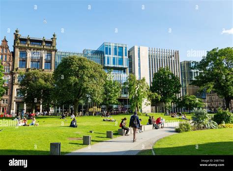 A Summers Day In St Andrews Square Edinburgh Scotland Stock Photo Alamy