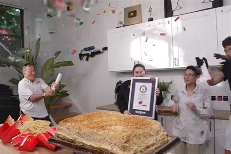 Tiktok Chefs Cook Up Worlds Largest Chicken Nugget Trendradars Latest