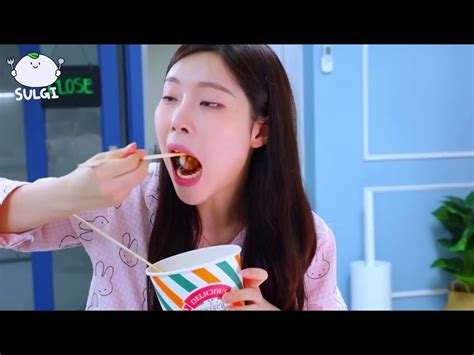 ASMR MUKBANG SULGI S Korean Snack Bar Tteokbokki Fish Cake Skewers