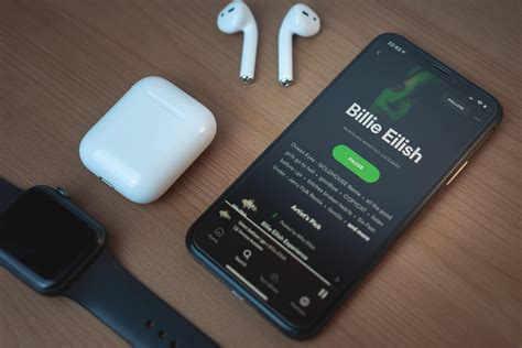 Como baixar músicas para ouvir offline no Apple Watch Spotify Deezer