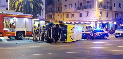 Im Genes Del Vuelco De Una Ambulancia En La Avenida Goya De Zaragoza