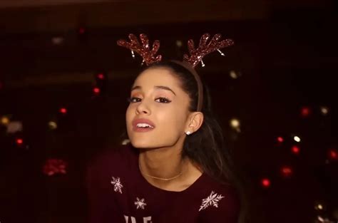 Ariana Grande Santa Tell Me