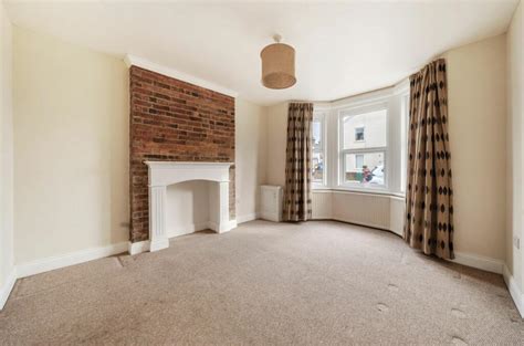 Bedroom Ground Floor Flat For Sale In Holden Park Road Tunbridge