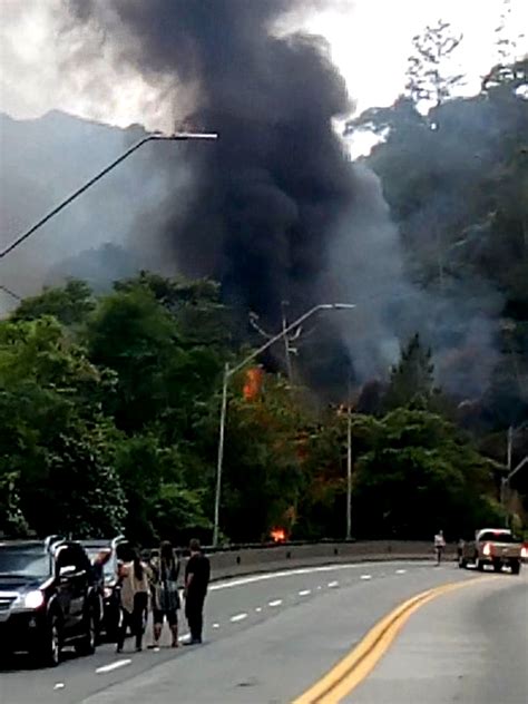 Caminh O Tanque Explode E Fecha Rodovia Dos Tamoios Em Sp Motorista