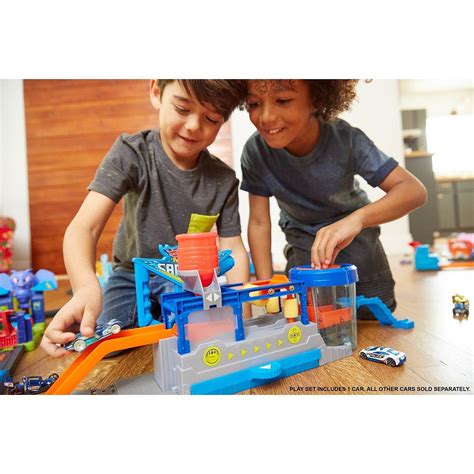 Игровой набор Mattel Hot Wheels Сити Мега автомойка FTB детские игрушки с доставкой от