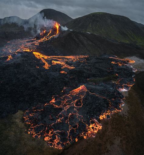 I Captured The Iceland Volcano Eruption From Up Close Petapixel