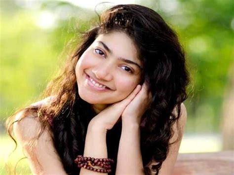 Download Sai Pallavi Biography - WallpaperTip