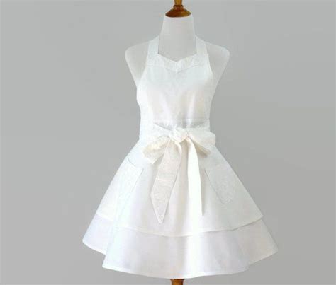 A Pretty Feminine White Retro Style Apron With Full Double Layered