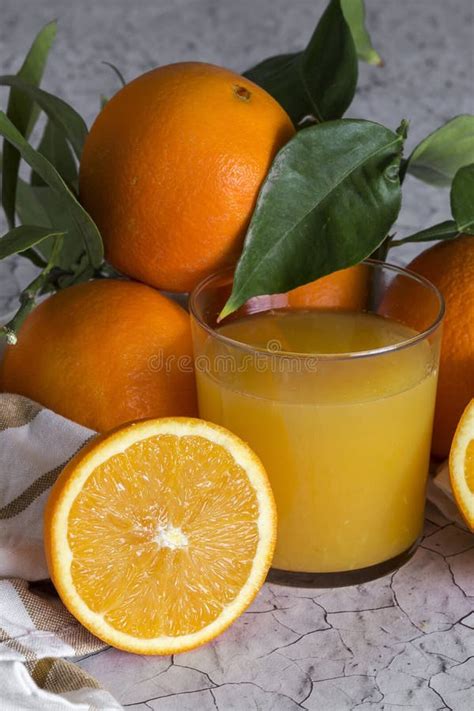 Suco De Laranja Fresco No Copo De Vidro Foto De Stock Imagem De