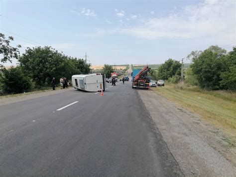 Grav accident pe traseul Florești Bălți Un microbuz cu pasageri