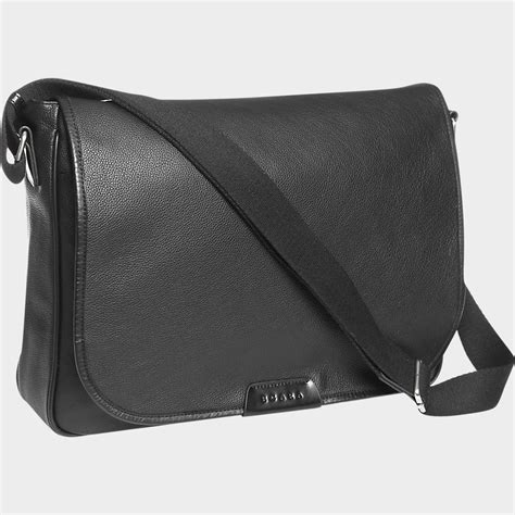 Egara Black Leather Messenger Bag Men S Wearhouse Leather Messenger