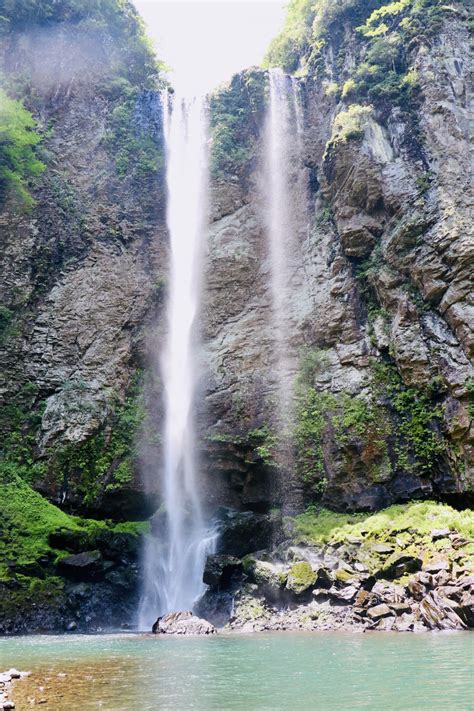 福貴野の滝の全景 大分経済新聞