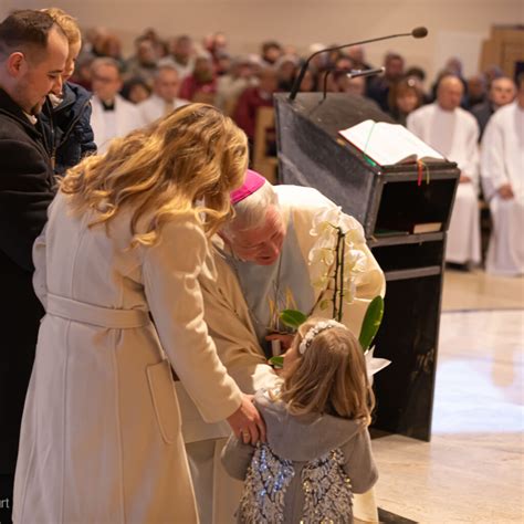 Fotorelacja Z Nałożenia Korony Na Figurę Matki Bożej Parafia