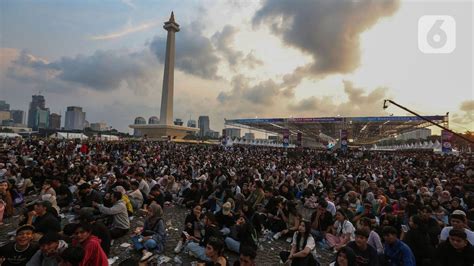 Pesta Rakyat Hut Ke Bhayangkara Ribuan Orang Padati Kawasan Monas