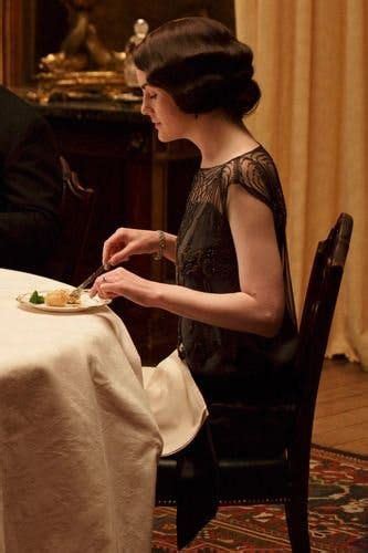 20 Ways To Eat Like A Downton Abbey Lady Dining Etiquette Etiquette