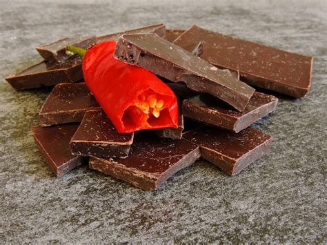 Premium Photo Chopped Chocolate With Chili Pepper Macro