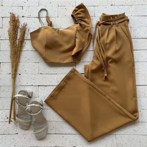 CONJUNTO ALFAIATARIA CROPPED DETALHE ALÇA E CALÇA PANTALONA NUDE