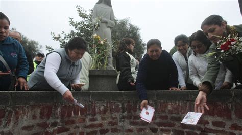 Santa Rosa De Lima ¿qué Hacen Con Las Cartas Que Los Fieles Llevan Al Pozo De Los Deseos Cada