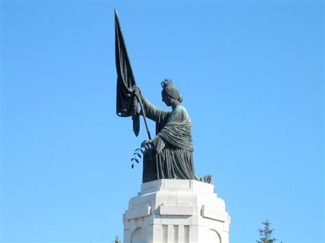 Maika Bulgaria monument - 背包地圖