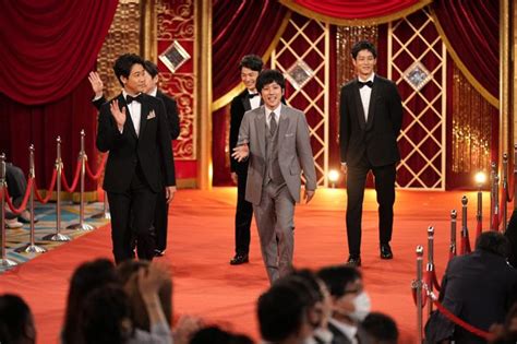 二宮和也、有岡大貴、松村北斗、目黒蓮が笑顔でレッドカーペットに！：フォトギャラリー｜シネマトゥデイ