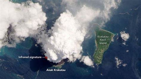 Nasa Rilis Foto Penampakan Letusan Anak Krakatau Kepulan Asap Putih