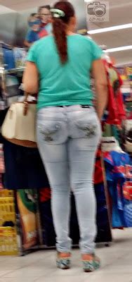 MILF CULONA EN MEZCLILLA