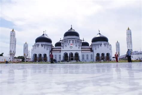 Destinasi Wisata Terbaik Di Aceh Yang Wajib Dikunjungi Ada Masjid