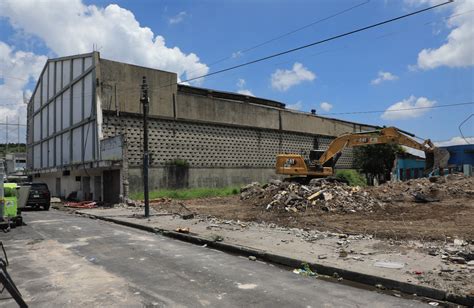 Salvadoreños valoran la recuperación del icónico edificio del cine