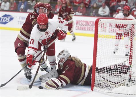 Kirsten Simms Scores Twice Wisconsin Womens Hockey Shuts Out Minnesota To Clinch Second Place