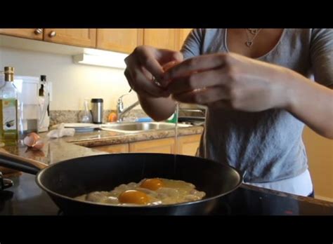 How to Make Scrambled Eggs