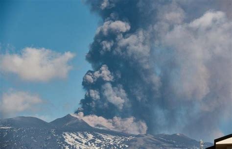 Etna Eruption Causes Closure Of Catania Airport