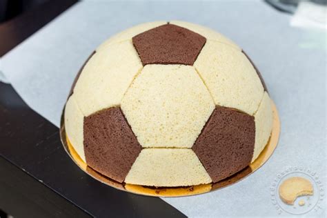 Gâteau ballon de foot chocolat praliné vanille Sucre d Orge et