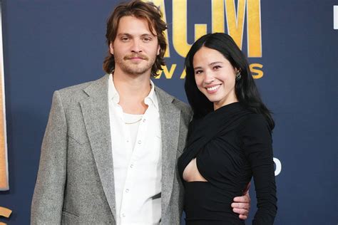 Yellowstones Luke Grimes Kelsey Asbille Share Excitement For Season 5