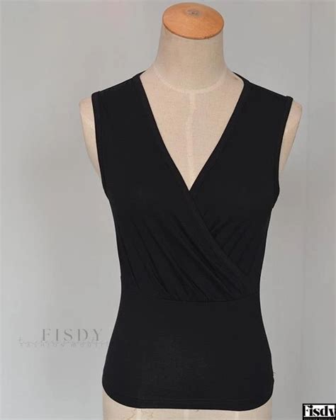 Fisdy Elegant V Neck Slim Fit Camisole Top Featuring Sleek Sleeveless